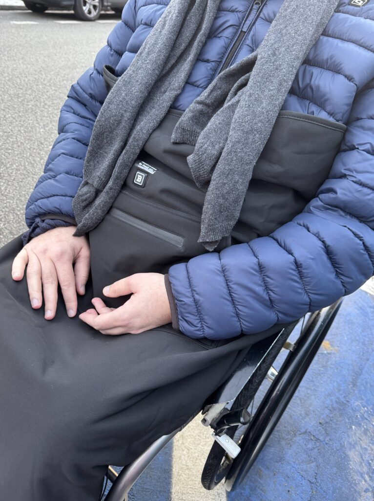 Zima na wózku inwalidzkim-test koca grzewczego Jak nie zamarznąć na wózku?