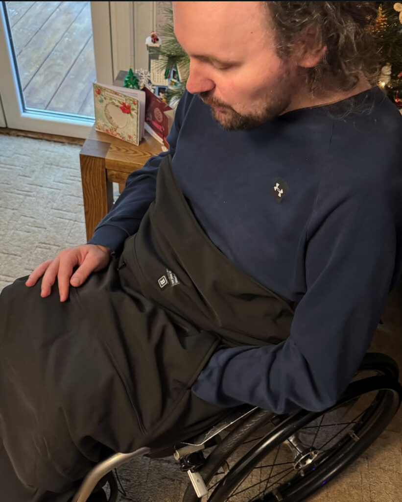 Zima na wózku inwalidzkim-test koca grzewczego Jak nie zamarznąć na wózku? Walka z mrozem na wózku Czy zima i wózek idą w parze dystrofia mięśniowa