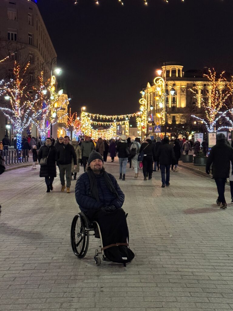 Zima na wózku inwalidzkim-test koca grzewczego Jak nie zamarznąć na wózku?