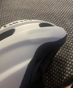 Dystrofia mięśniowa, wózek i kask - obowiązek czy przesada? biały kask Marcin Potyrało DystroPower dystropower.pl