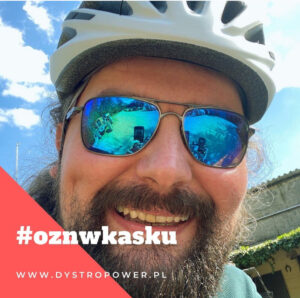Dystrofia mięśniowa, wózek i kask - obowiązek czy przesada? kask Marcin Potyrało DystroPower nawet na bardzo krótkie Dystanse.